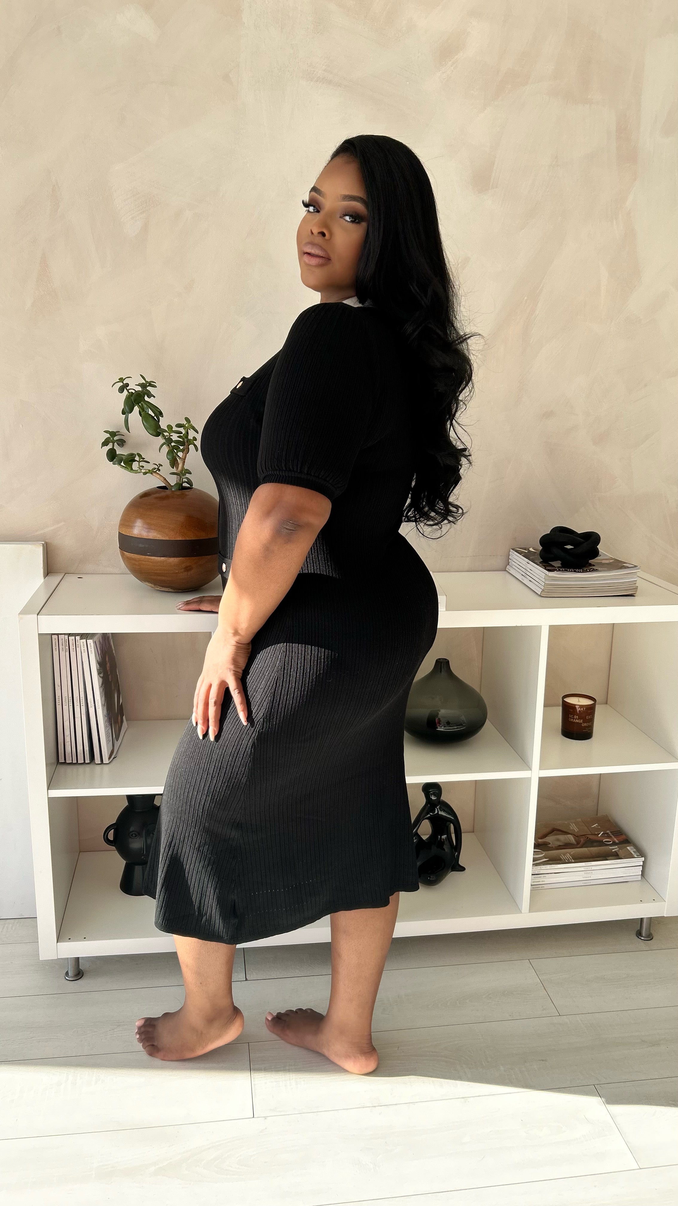 Belle Knitted black midi dress